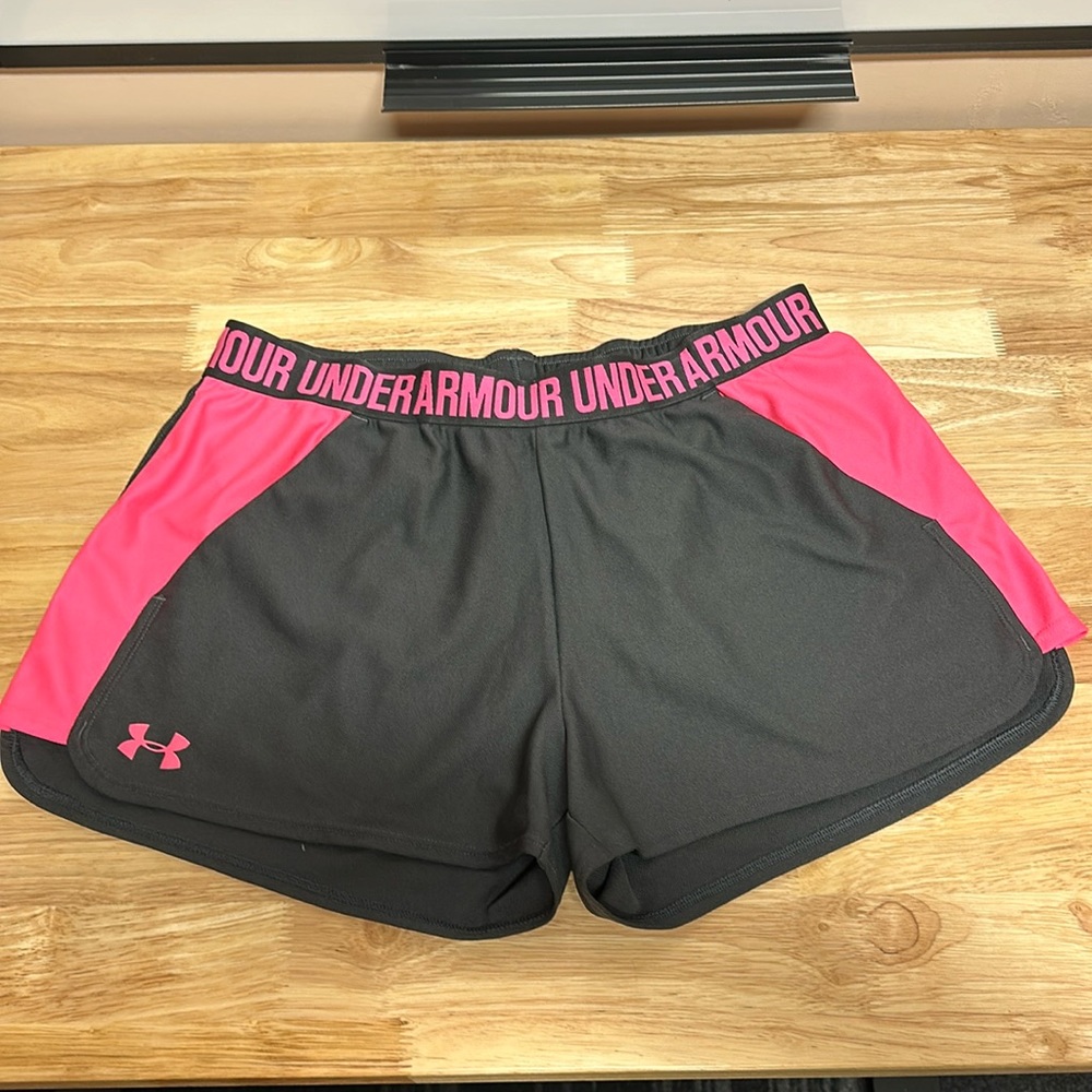 Women’s size Large Under Armour Play Up 3.0 shorts.
